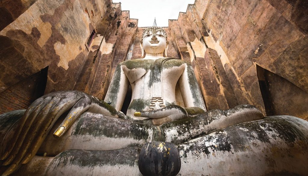 Buddha With Golden Fingers at Wat Si Chum, Sukhothai Historical Park |Thailand Insider

