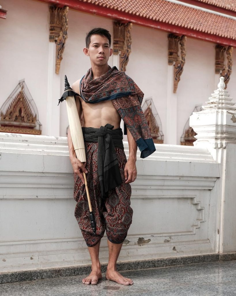 David Ryo Photographer Thai Men In Traditional Costume | tyello.com