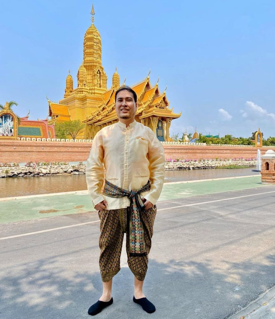 Traditional Thai clothing - Wikipedia