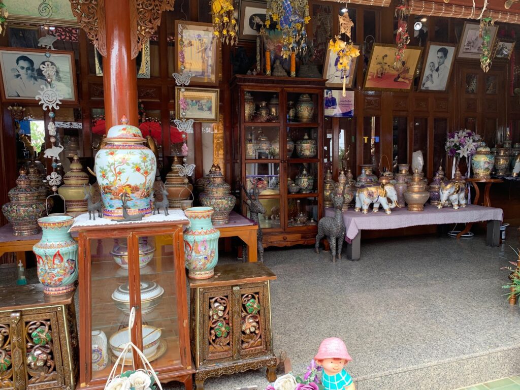 Ban Don Kai Dee-Benjarong Porcelain Village