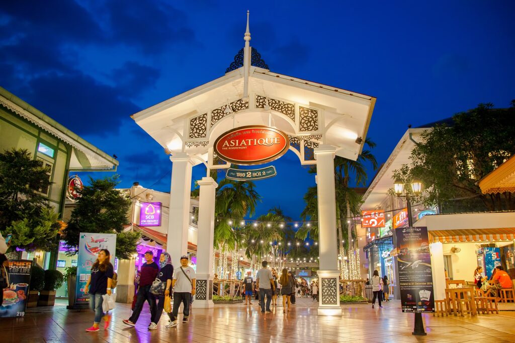 Awesome Open-Air Asiatique: The Riverfront
