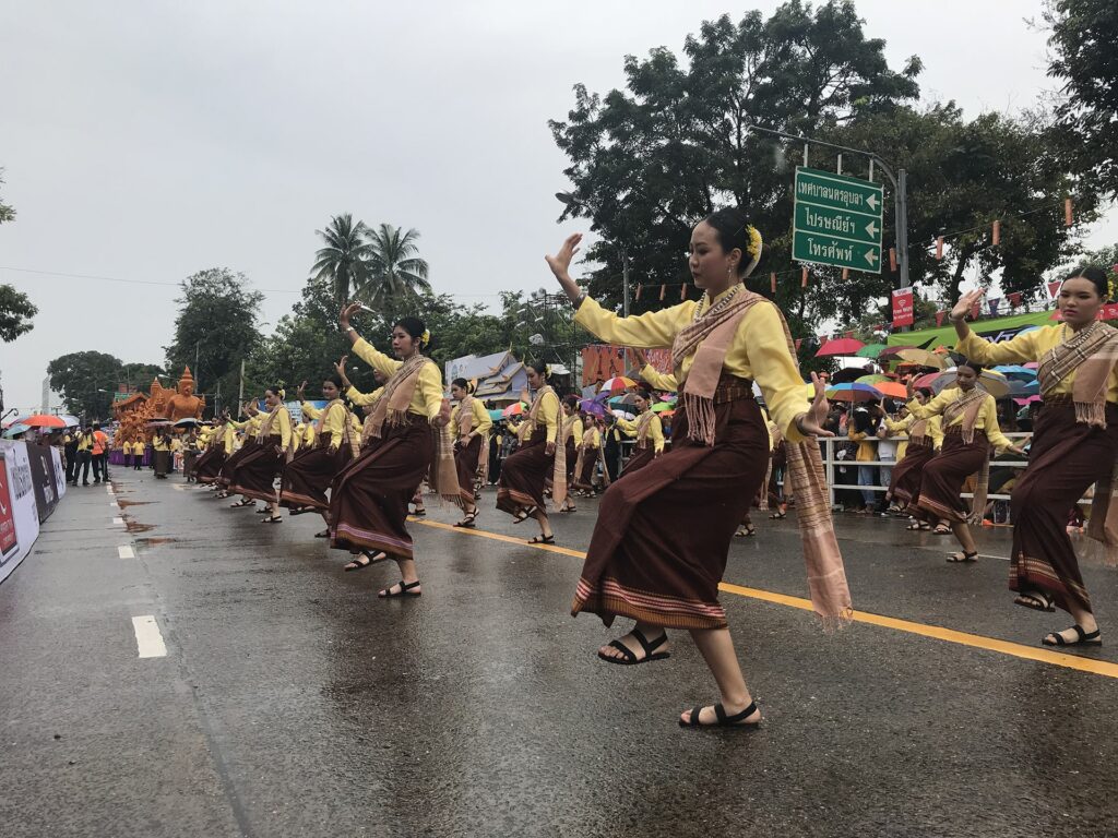 image of people doing traditional dance