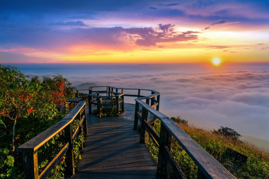 Viewpoint at Doi Inthanon | Thailand Insider