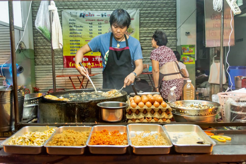 Pad Thai From a Vendor in Nakhon Phanom | Thailand Insider